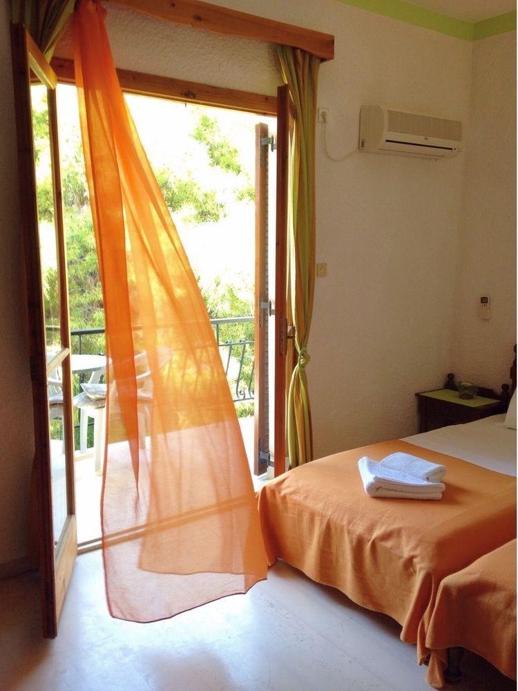 Artemis Rooms Agia Marina  Экстерьер фото