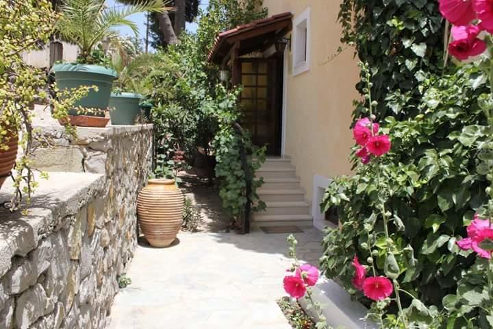 Artemis Rooms Agia Marina  Экстерьер фото